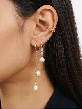 Gold Pearl Drop Earrings D200